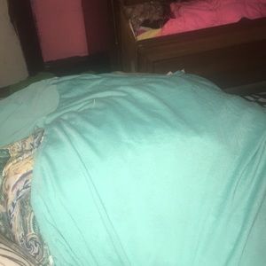 Cute teal top never worn